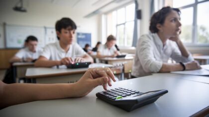 ils installent chatGPT sur leur calculatrice" : les professeurs à cours de moyen pour lutter contre la triche à l'école
